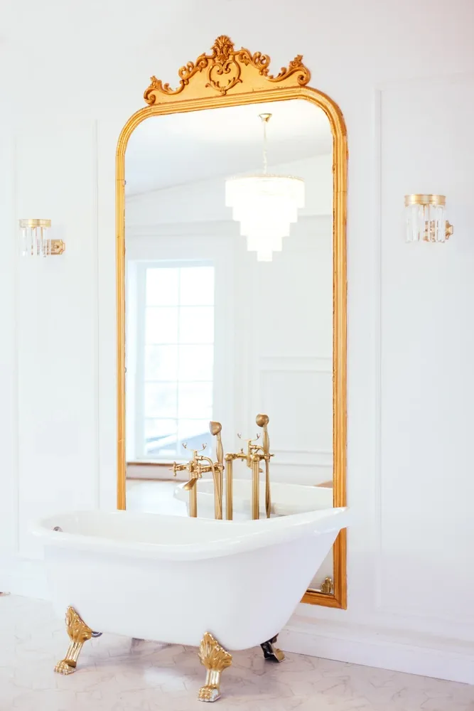 art deco bath and mirror